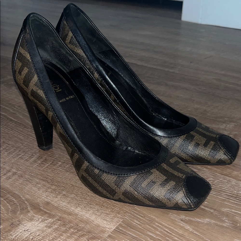 Fendi Zucca Pumps
